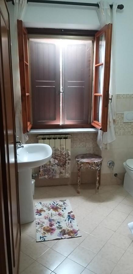 La Finestra Sul Cortile Panzió Pomezia Kültér fotó