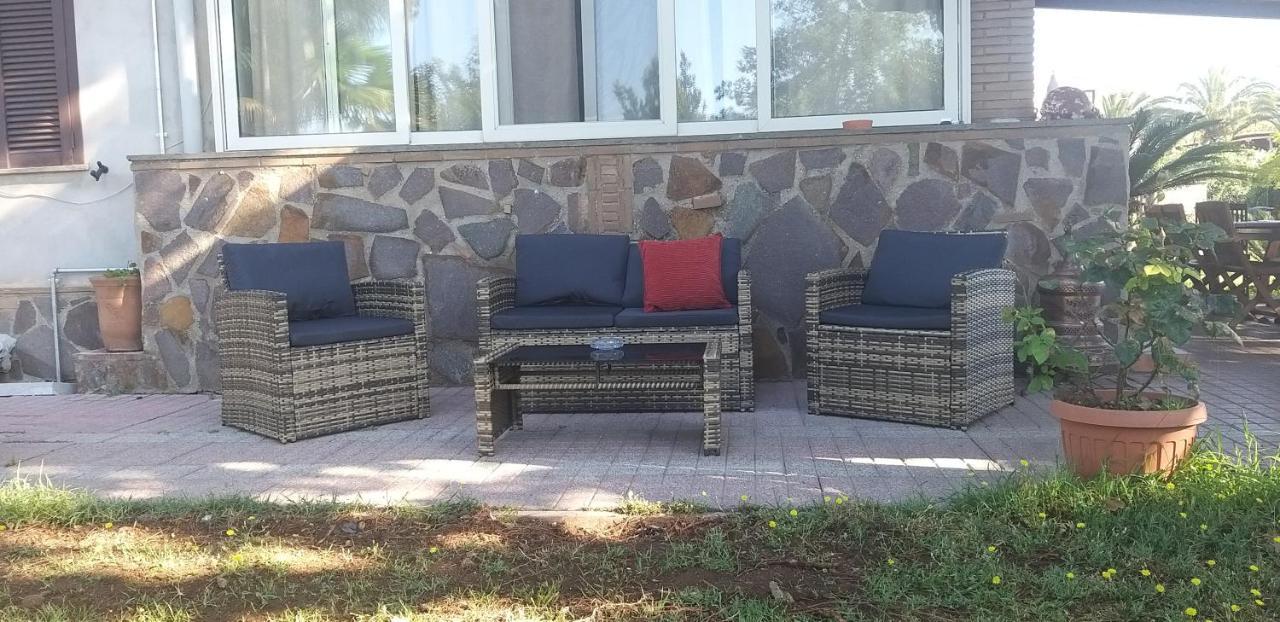 La Finestra Sul Cortile Panzió Pomezia Kültér fotó