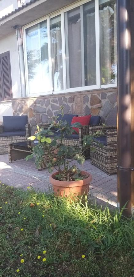 La Finestra Sul Cortile Panzió Pomezia Kültér fotó